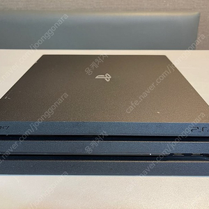 [부산] PS4 Pro + 악세사리(추가 컨트롤러, 충전기) + 게임타이틀(4종)을 250,000원에 팝니다.