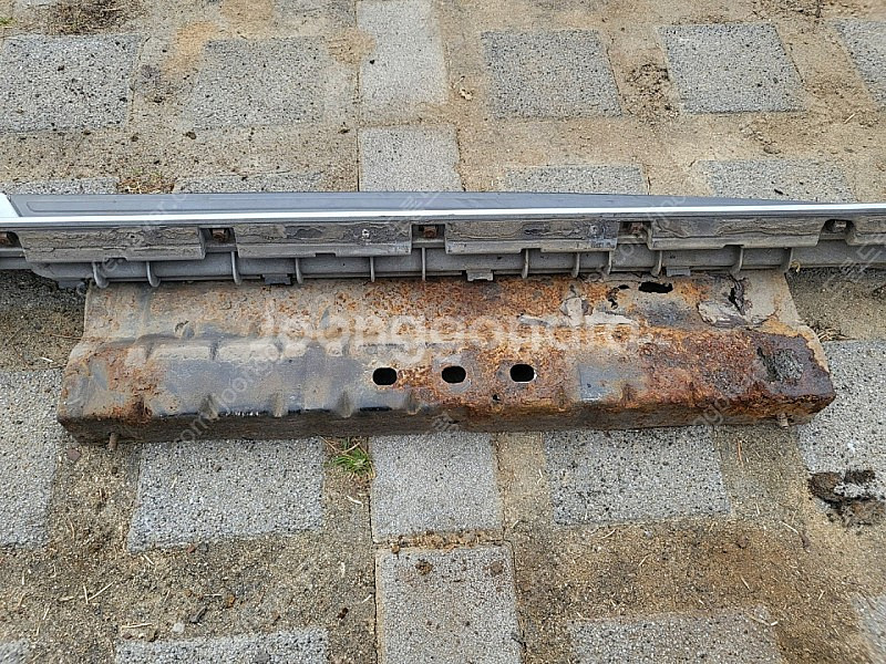 올뉴카니발 중고 사이드스텝 운전석 흰색--3