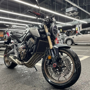 ﻿혼다 CB650R 2021