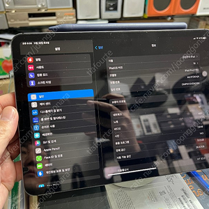 아이패드 프로 2세대 512g 케이스 포함 판매합니다 셀룰러 입니다 서비스는 만료 되엇읍니다 기스는 없읍니다