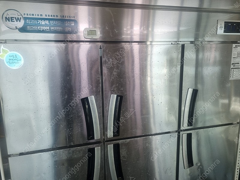 안녕하세요 라셀르6문 냉동고2대 진공형포장기복식 중고 판매합니다--1