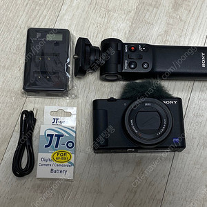 소니 zv-1 카메라, 정품 슈팅그립, 64기가 SD카드, 여분배터리 및 충전기