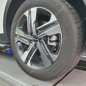 컨티넨탈 크로스 컨택 LX Sport (235/55R/19) 타이어 판매합니다