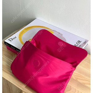 봉긋 프라다재질 클러치