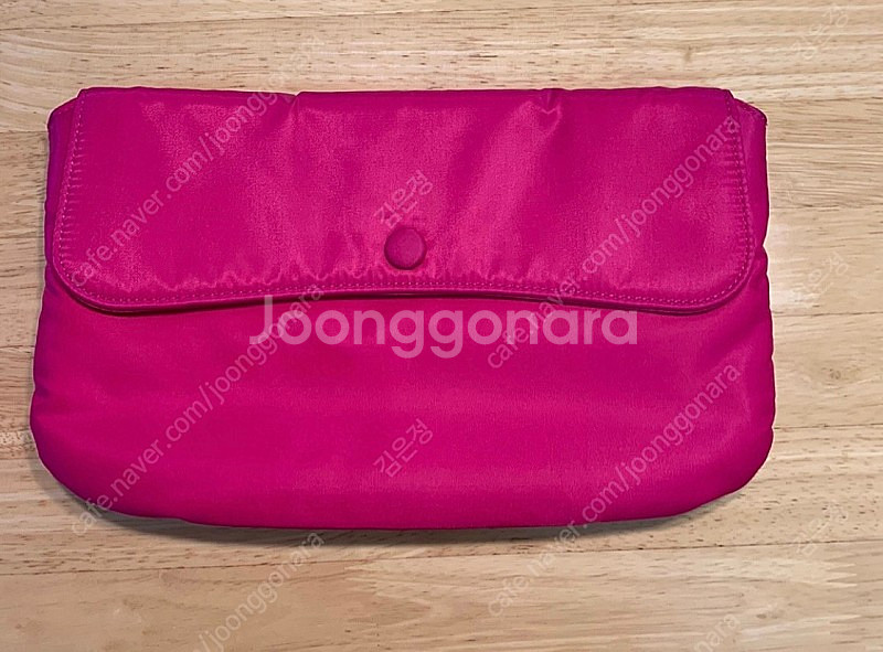 봉긋 프라다재질 클러치--3