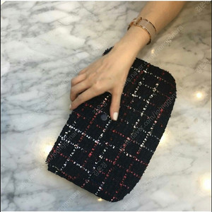 봉긋 트위드 클러치