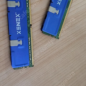8기가 DDR4 삼성정품 램 데스크탑용 2개 팝니다.