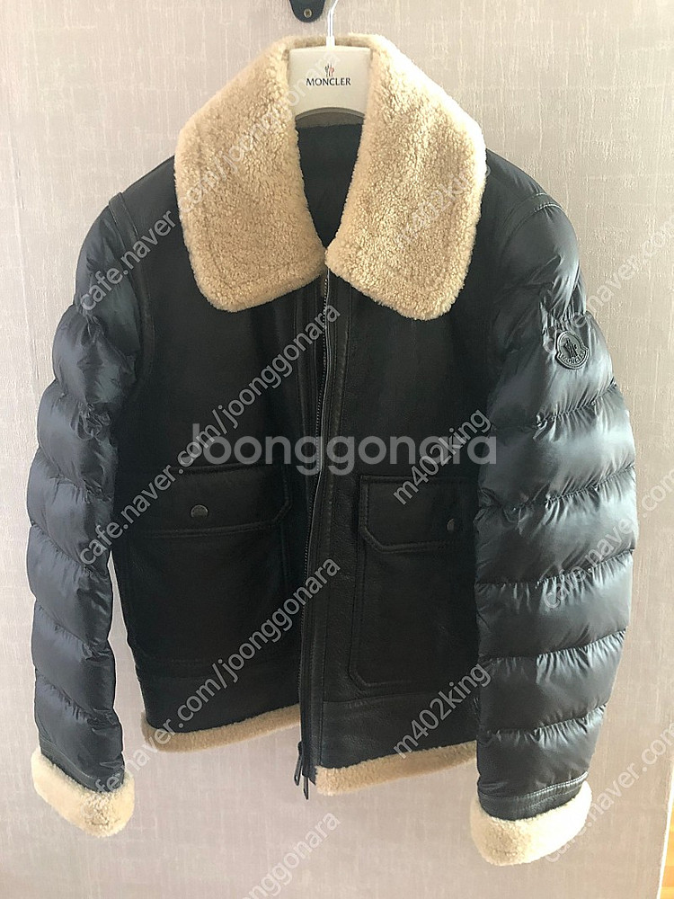 몽클레어 무스탕 패딩 라레도 판매합니다--0