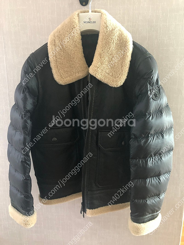 몽클레어 무스탕 패딩 라레도 판매합니다--2