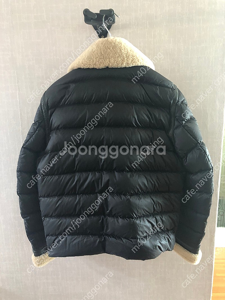 몽클레어 무스탕 패딩 라레도 판매합니다--3