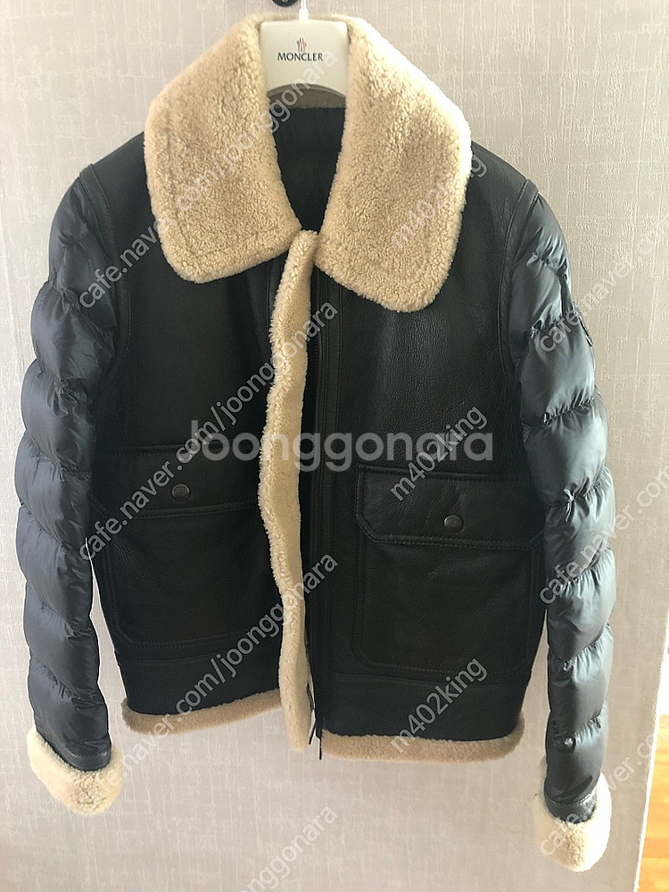 몽클레어 무스탕 패딩 라레도 판매합니다--4