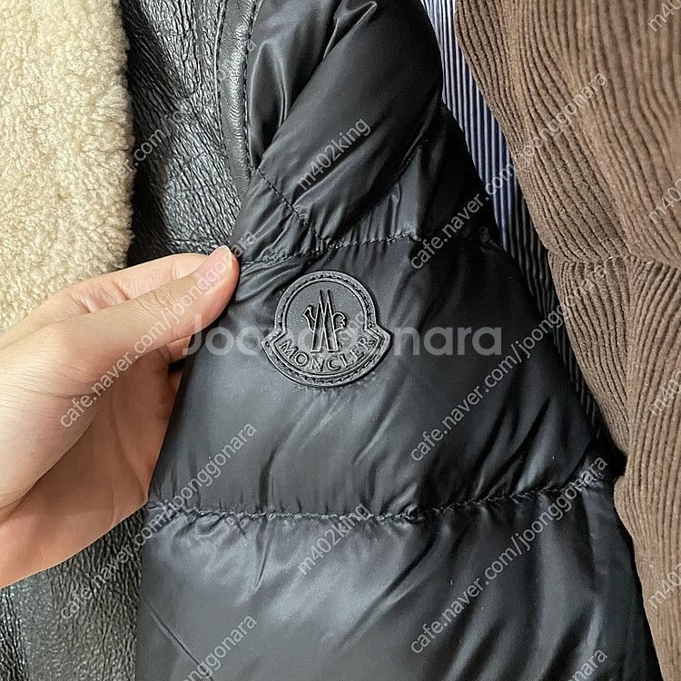 몽클레어 무스탕 패딩 라레도 판매합니다--6