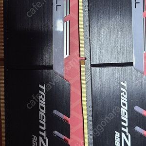 G.SKILL(지스킬) TRIDENTZ RGB DDR4-3000 8GB x 2 팝니다.