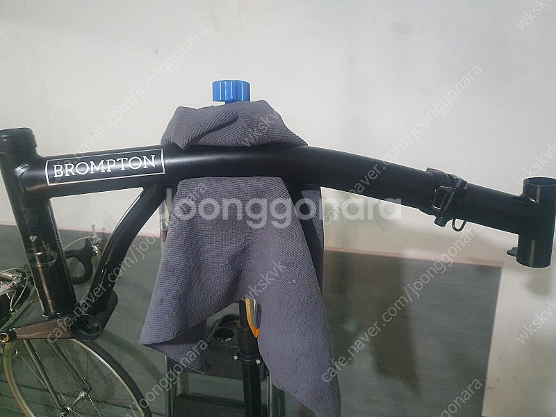 브롬톤 순정 블랙 메인 프레임 판매 80만--0