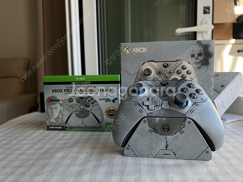 Xbox gears 컨트롤러 3세대 + 거치대 팝니다....--1