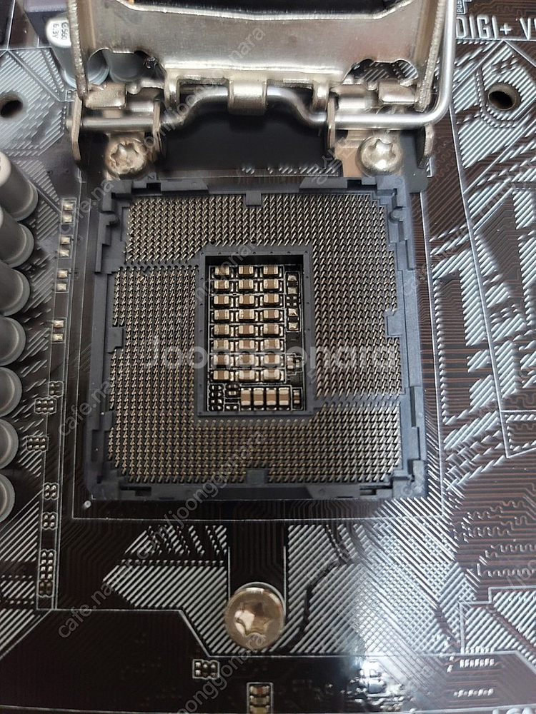 망가진 메인보드 4개 + 망가진 cpu 팝니다.--1