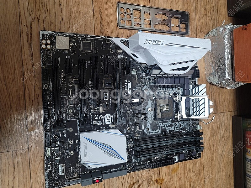 망가진 메인보드 4개 + 망가진 cpu 팝니다.--2