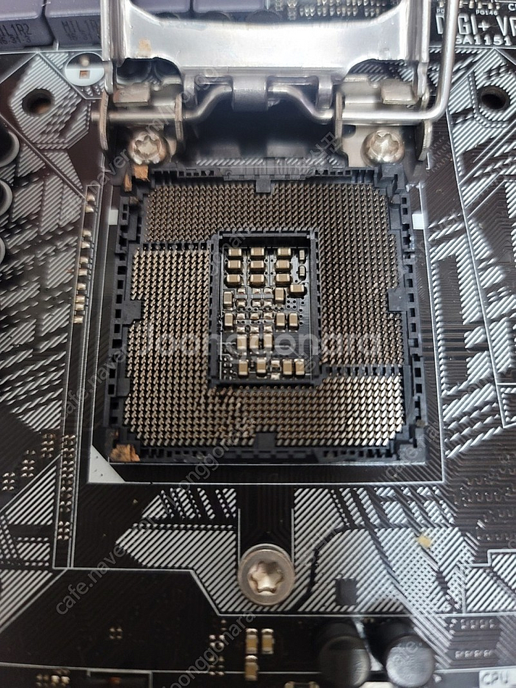 망가진 메인보드 4개 + 망가진 cpu 팝니다.--3