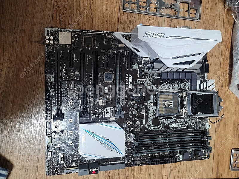 망가진 메인보드 4개 + 망가진 cpu 팝니다.--4