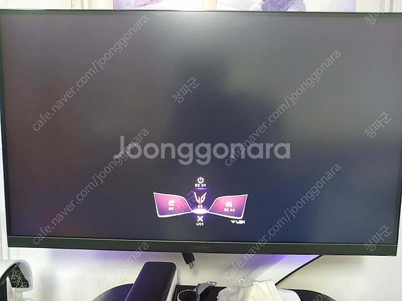 LG 32GQ850L 팝니다.--3
