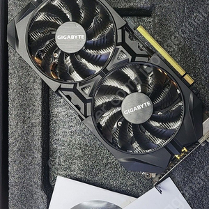 기가바이트 R9 380