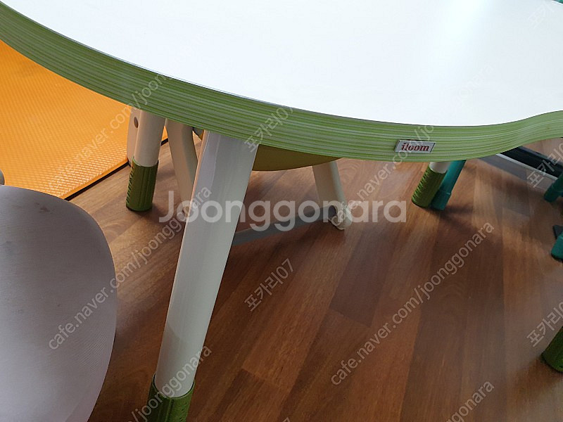 일룸 땅콩책상 1200 의자2 팝니다--1