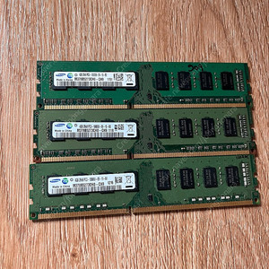 삼성 메모리 램 4GB (2Rx8) PC3 DDR3 10600U 팝니다.