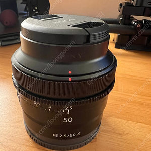 소니카메라 50mm 렌즈 SEL50F25G 거의 새거 팝니다.