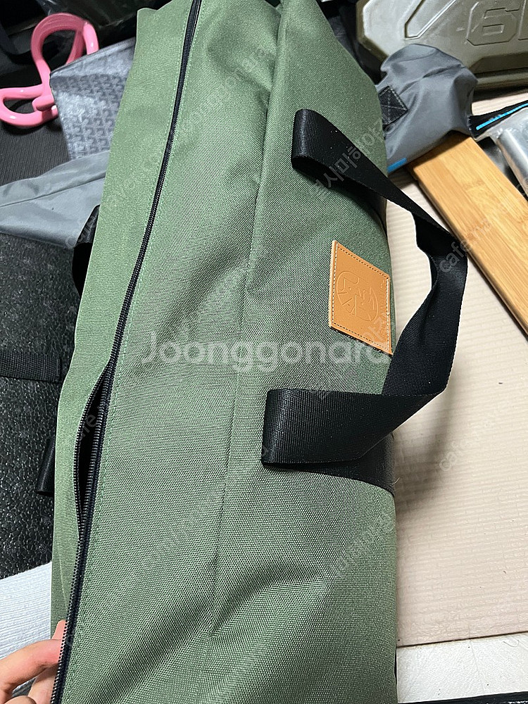 강아지 캠핑 베드 덮자의자 카키색 팝니다--3