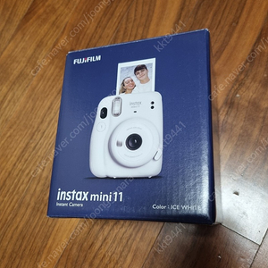 인스탁 즉석카메라 instax mini 11(새상품)+마카롱 필름 (새상품) 판매합니다.