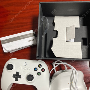 8bitdo 얼티밋 2.4 무선(윈도우-안드로이드 전용/ 화이트) 개봉만 한 새 제품입니다.