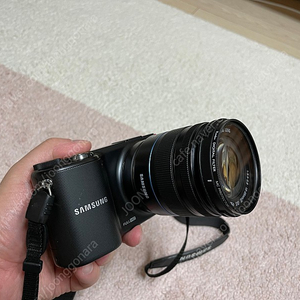 삼성 NX2000 카메라 (18-55 mm OIS-III 렌즈 포함)