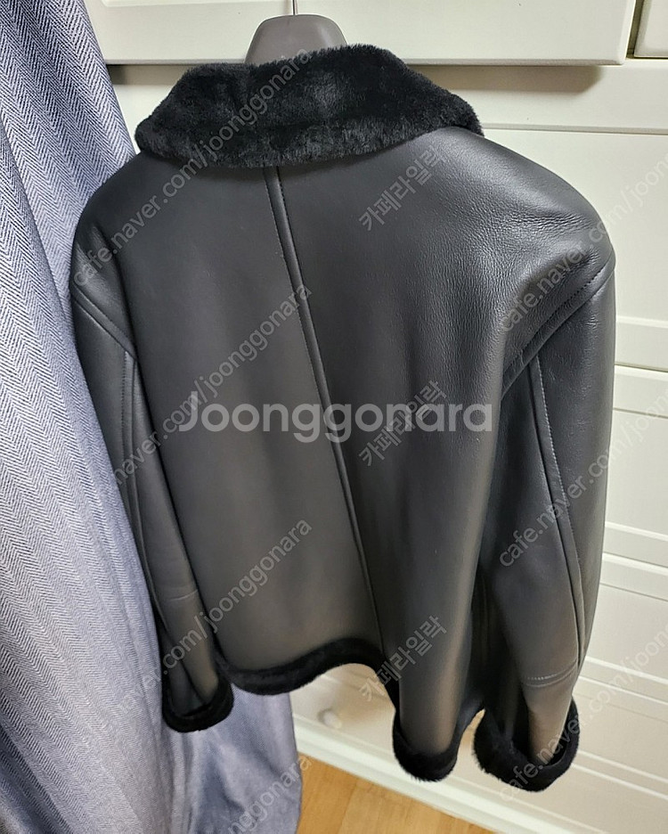 산드로옴므 무스탕 특S급팝니다--1