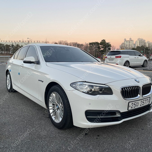 BMW F10 B47 520D 15년식 판매합니다.