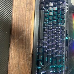 커세어k70 RGB TKL 저소음적축 풀박스 팝니다.