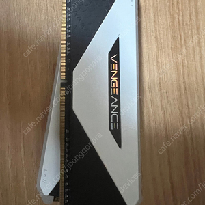 커세어 벤전스 화이트 RGB DDR4 3600 8gb*2 팔아요