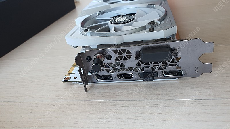 갤럭시 GTX 1070 hof 8GB 풀박 팝니다.--6