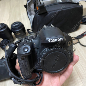 Canon 800D, 탐론 17-50 VC, EF 50mm 1.8 STM, EFS 55-250 STM, LP-E17 추가 배터리, Sandisk 64, 16GB, 마틴 핸드 그립,