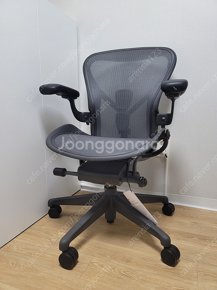 허먼밀러 에어론 라이트플러스 팝니다--0