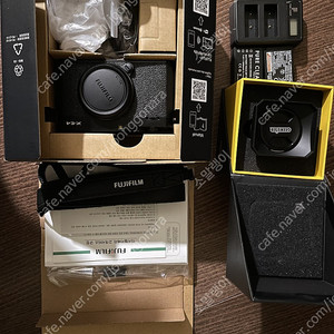 x-e4(블랙) + 올드렌즈 geekster 35mm f1.1 lens (후지 X 마운트) + 엄지 그립 + 보조 베터리, 충전기 등 악세사리 포함