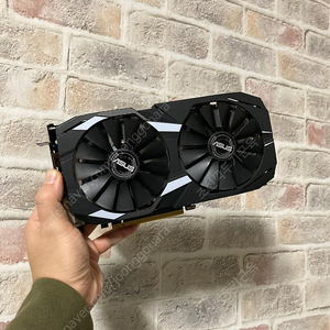 민트급 Asus Dual 라데온 RX580 D5 8GB 카드단품