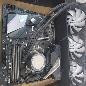I7 9700kf z390 3열수냉팝니다