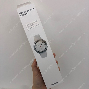 106569 미개봉 갤럭시워치4클래식 (R885) 42mm 실버 16GB 판매합니다