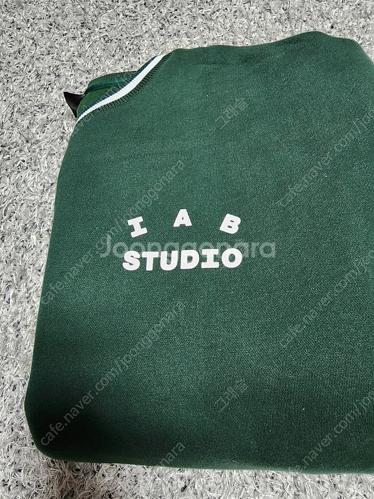 아이앱 x 요넥스 맨투맨 xl 판매합니다.--2