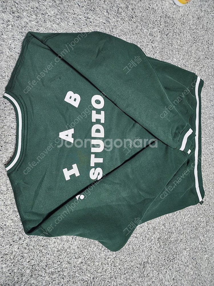 아이앱 x 요넥스 맨투맨 xl 판매합니다.--3