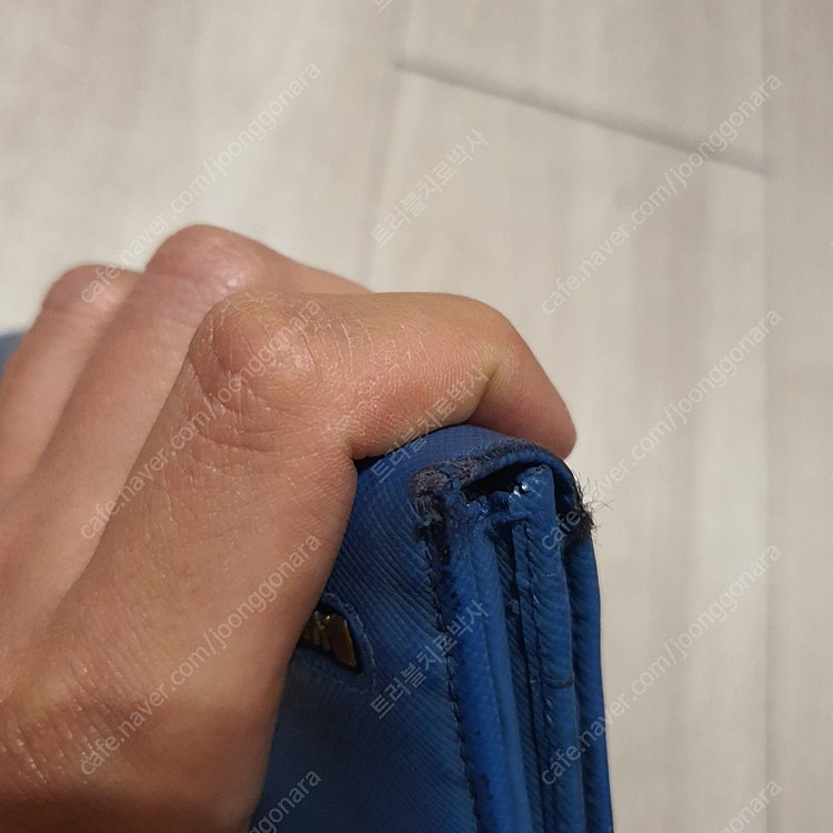 정품 프라다 사피아노 삼각로고 장지갑 이미지