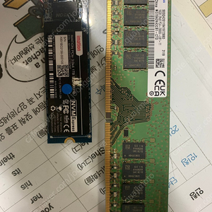 DDR4 16G PC용 메모리와 1TB NVME M.2 SSD 팝니다.