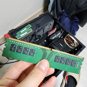 DDR4 16GB 램 데스크탑용 팝니다.