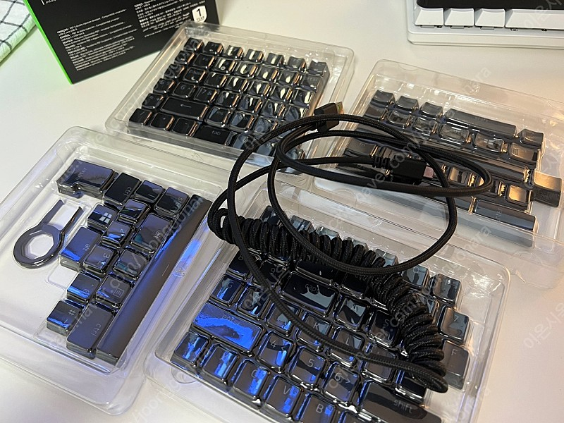 레이저 헌츠맨 미니 적축 화이트 + 블랙키캡세트 + 팜래스트 일괄 팝니다.--8