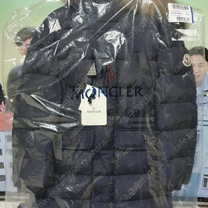 (새상품)몽클레어 키즈패딩 Rousses 모델 8Y 네이비 판매합니다.
